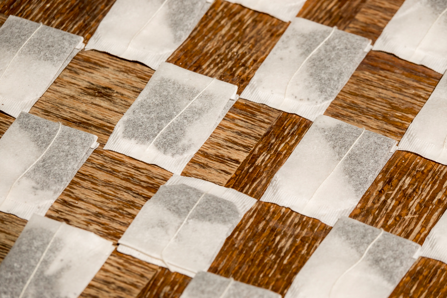 Lantai motif Basket Weave